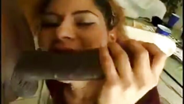 Calvo ha gettato un video casalinghi hot pulsante su un giallo