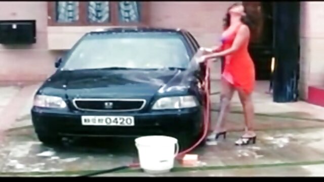 La bellezza video hard italiani casalinghi si lamenta sotto la grotta nera